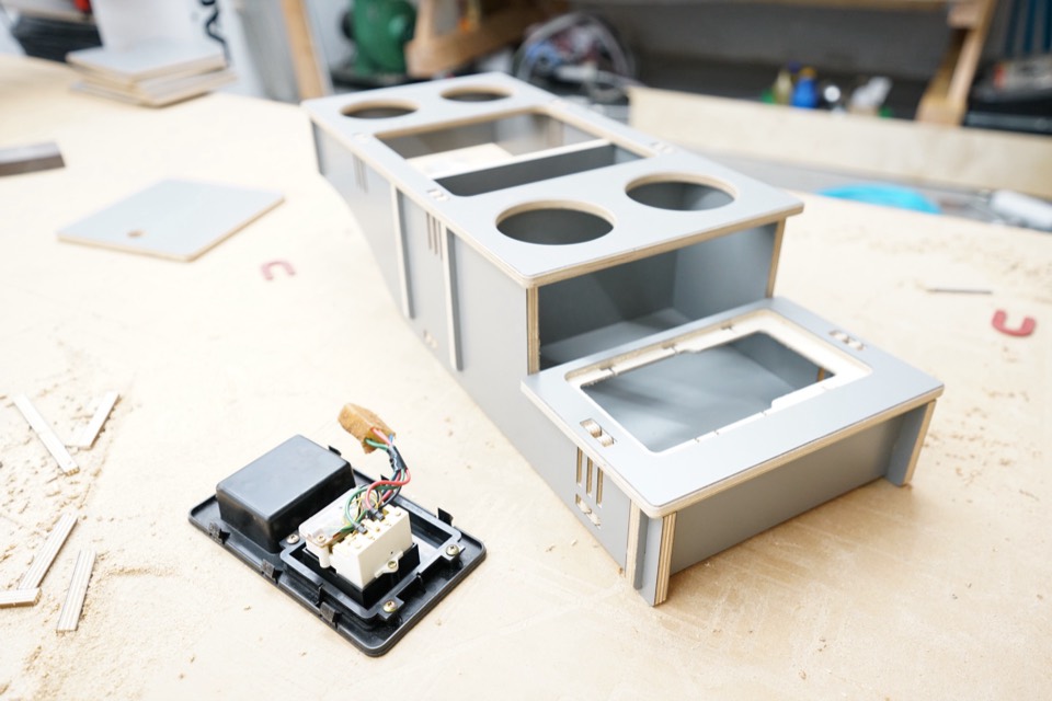 L300 Center Console — photograph 5