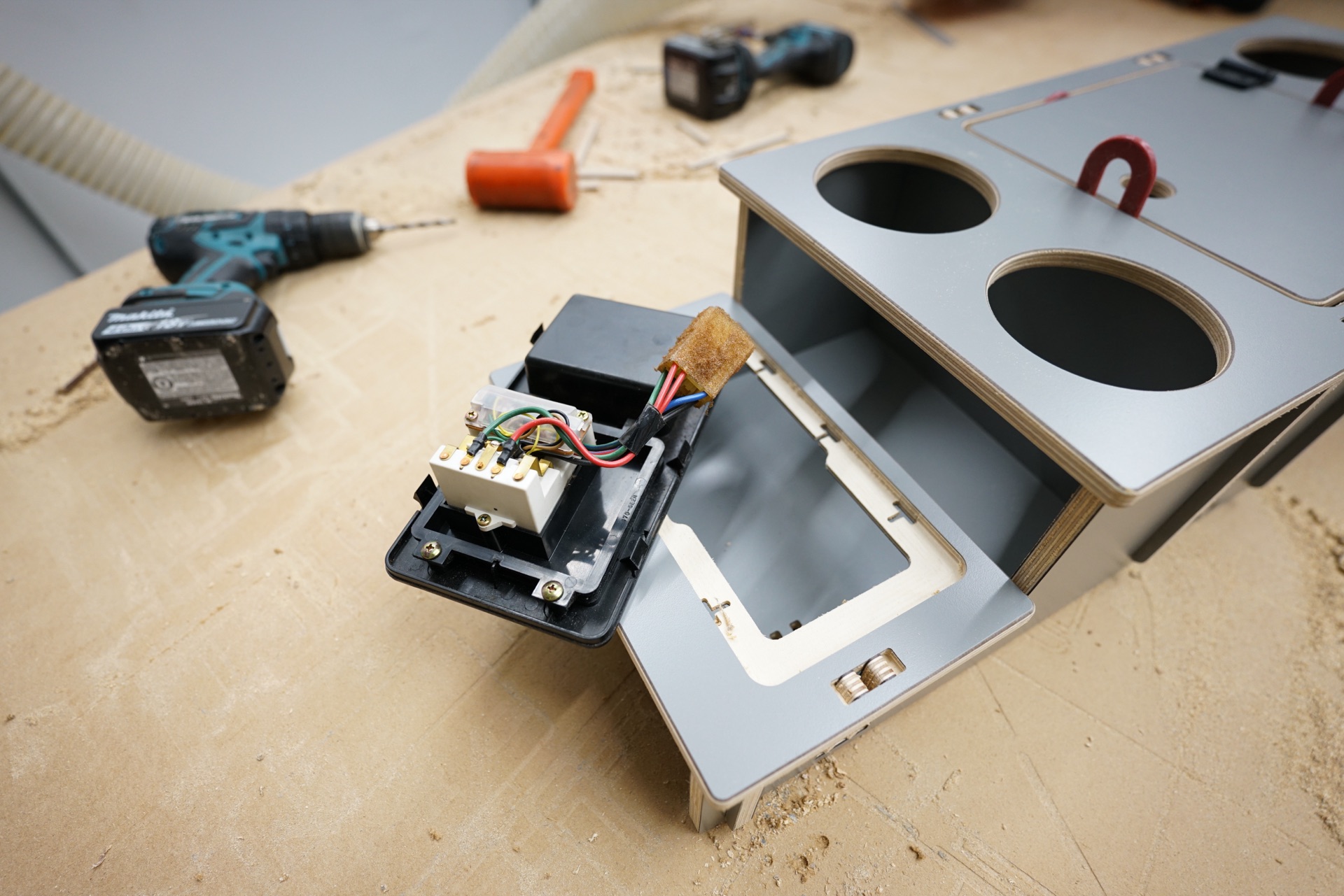 L300 Center Console - Photo 4