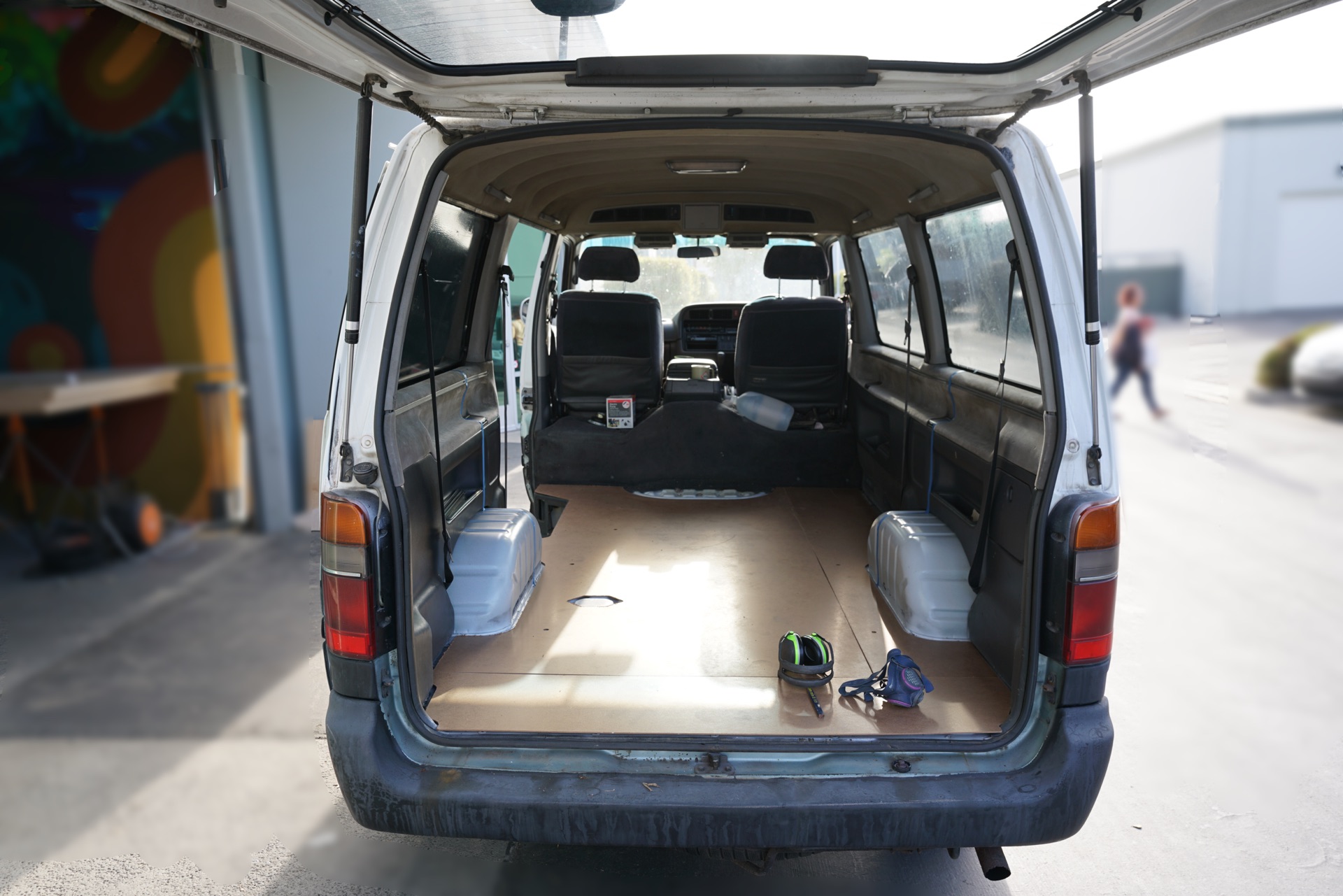 Travis' HiAce - Photo 6