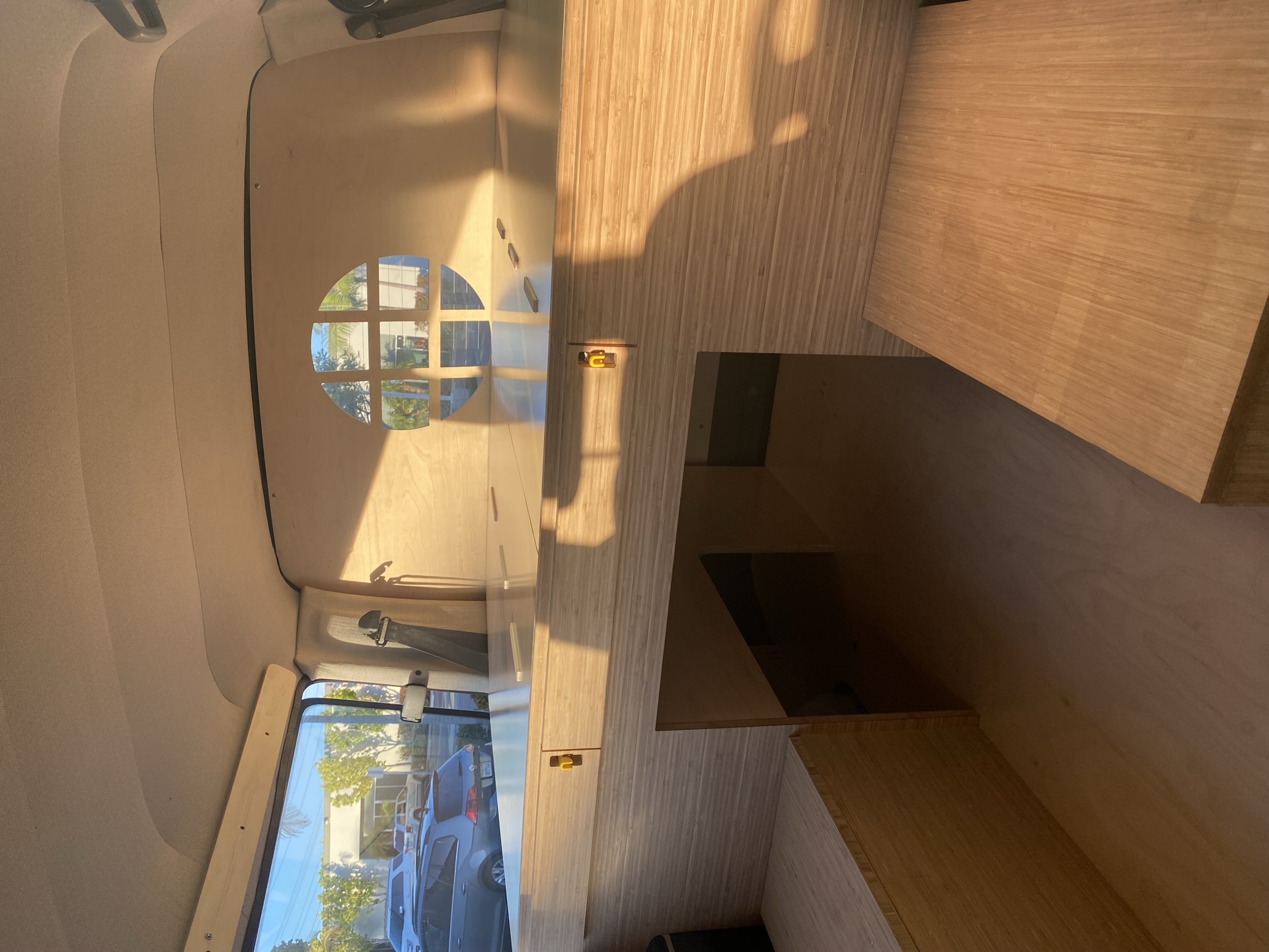 Travis' HiAce - Photo 2